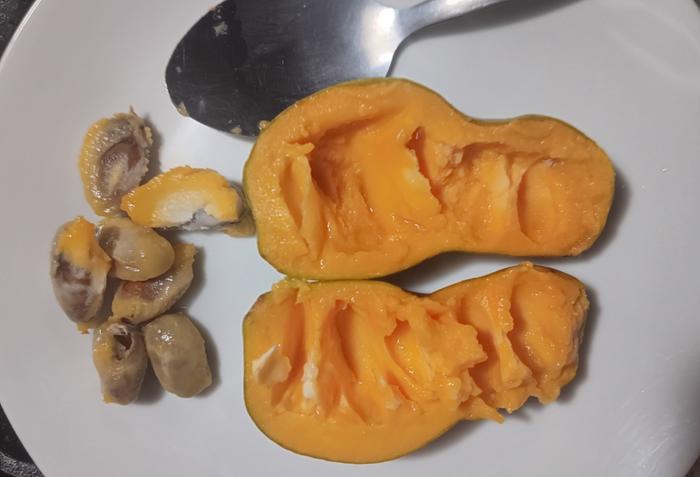 Orange flesh with intense mango flavor
