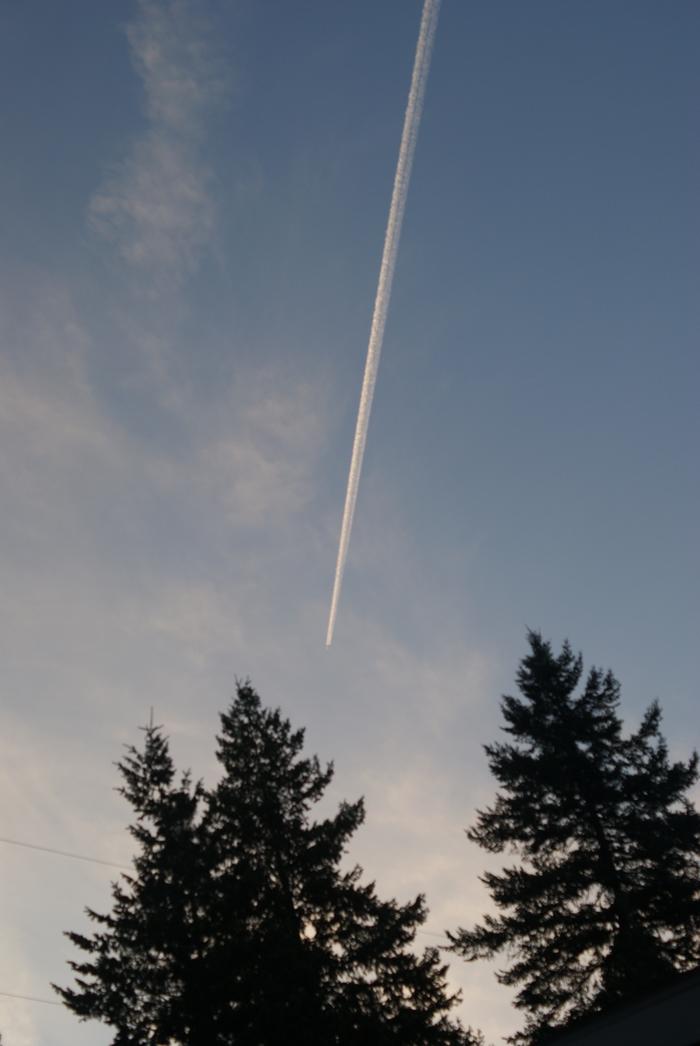 [Thumbnail for aAirplaneTrail.JPG]