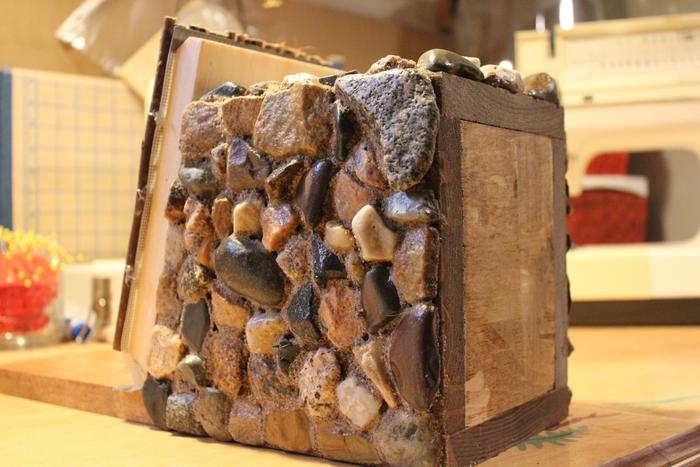 [Thumbnail for Bird-house-bottom-view.JPG]