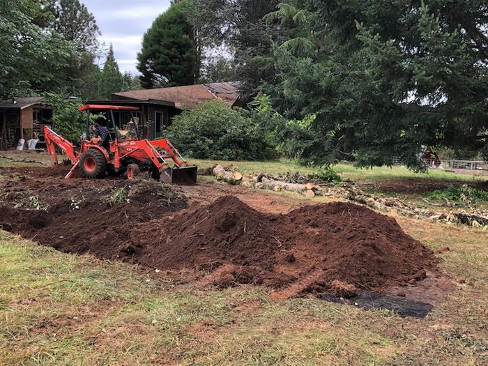 Kubota digging hugelkulur soil