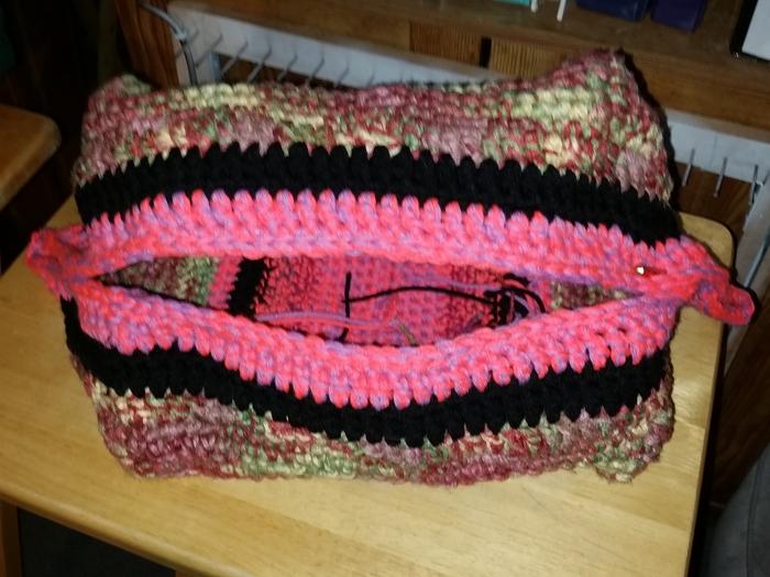 making a crocheted purse