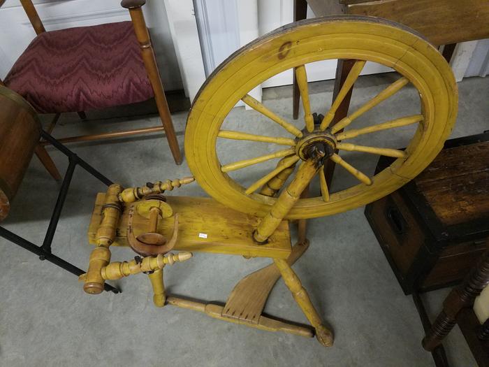 Flax spinning wheel