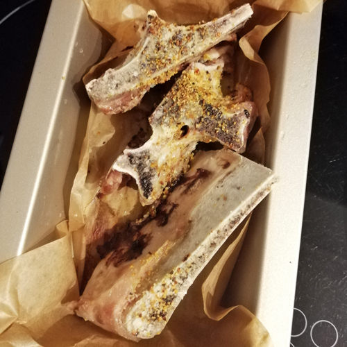 Roasted beef bones (180°C for 20 minutes).