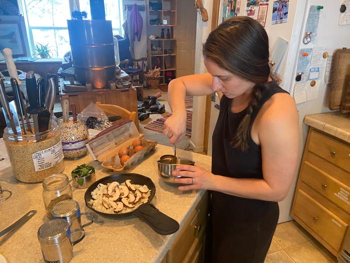 [Thumbnail for 3b_preparing-frittata.JPG]
