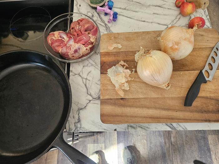 Preparing chicken gizzards