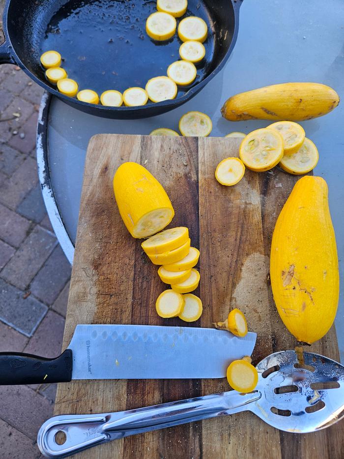 Slicing squash