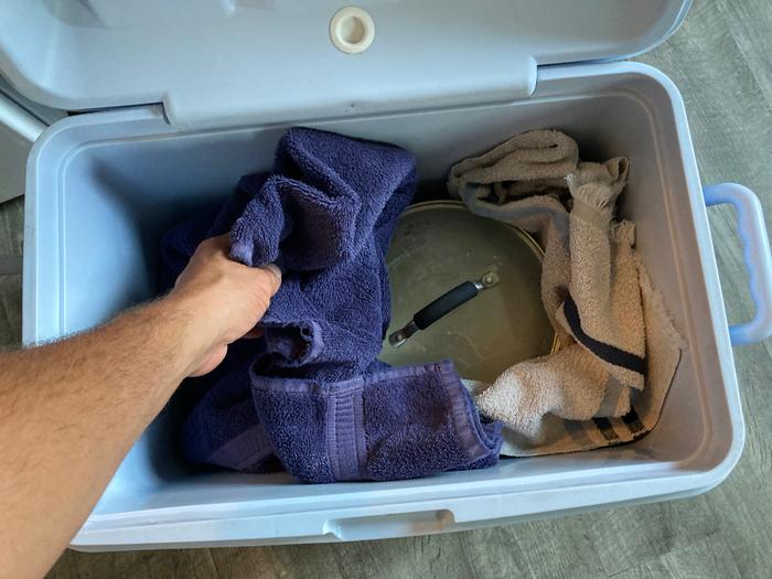 Putting the yogurt in the hay box for 12 hours hours