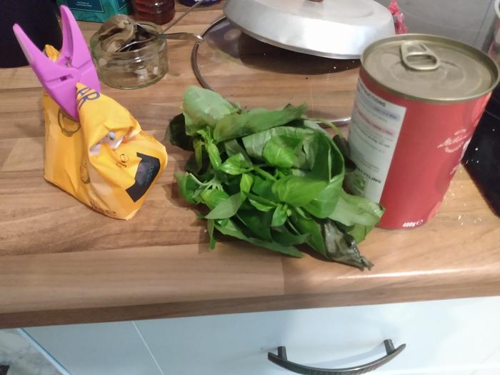 Tomato sauce ingredients 