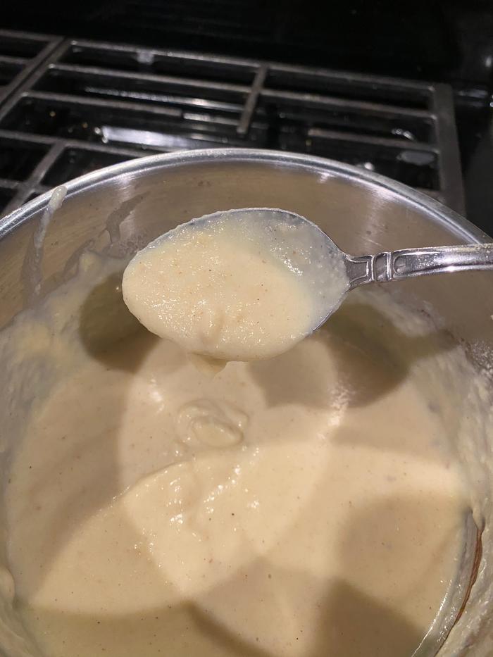 Finished white gravy