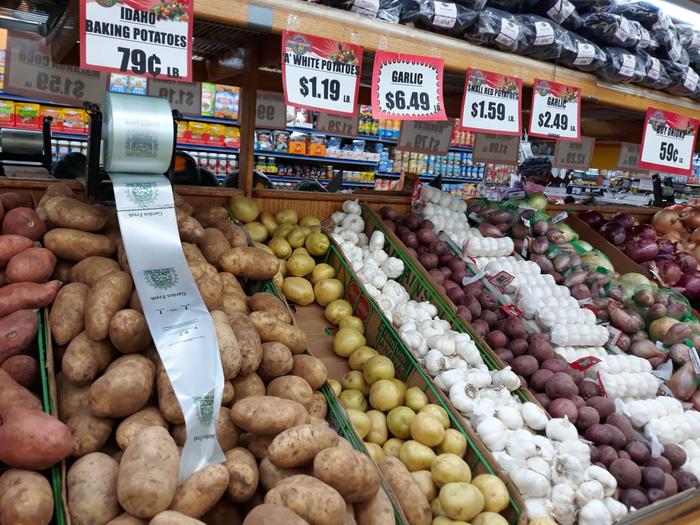 Potatoes grocery display
