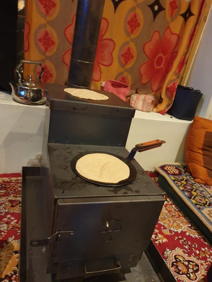 [Thumbnail for 1-Cooking-chapatti-in-Himalayan-Rocket-Stove-Eco-mini.jpg]