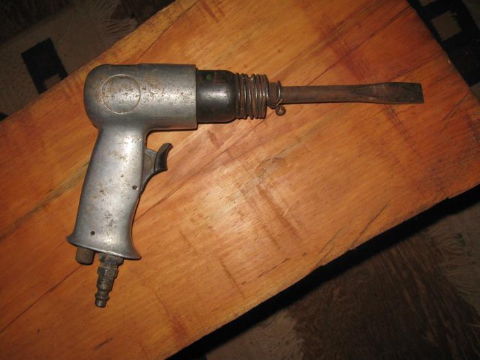 pneumatic chisel