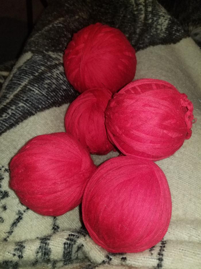 5 gorgeous balls of bold red cotton!