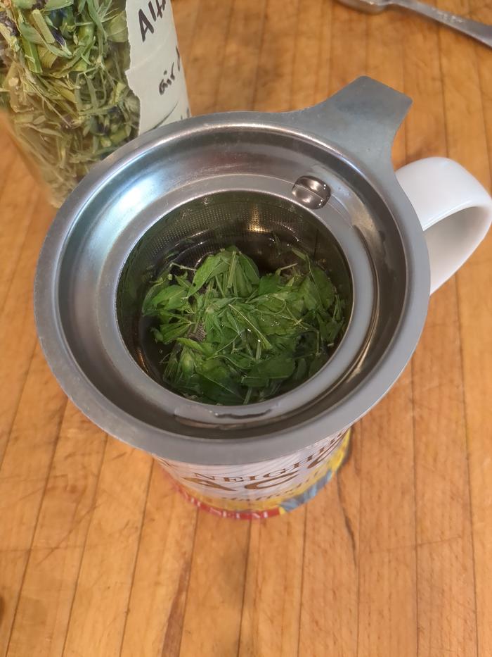 Put hot water in the mug.