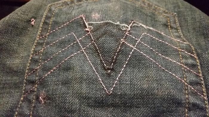 The thick embroidery is gone, now it's time for the thin stitches!