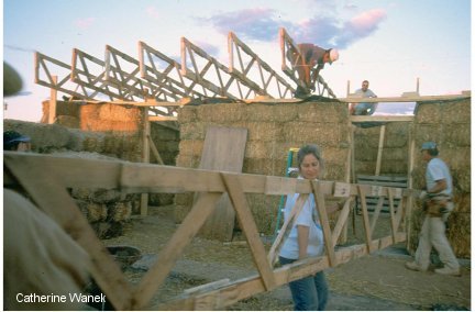  Setting pallet trusses on a strawbale structure