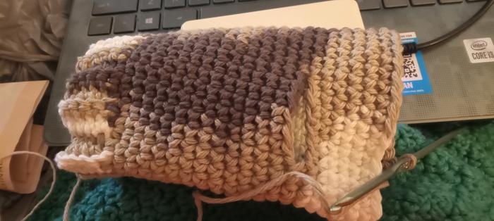 Crocheting a fingerless glove