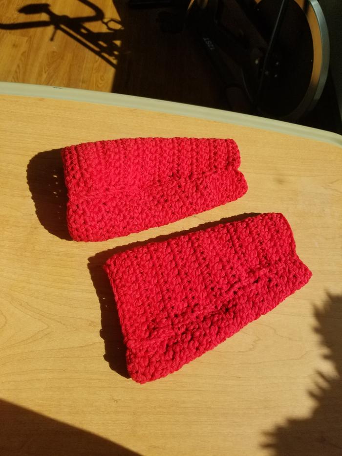 2 fingerless gloves - seams showing