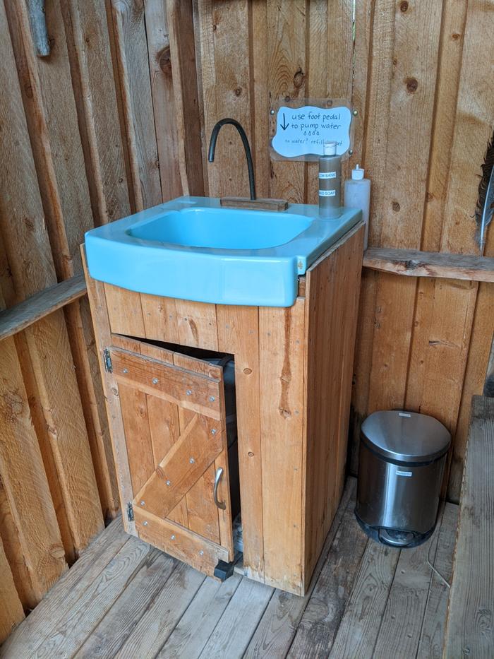 Sink cabinet