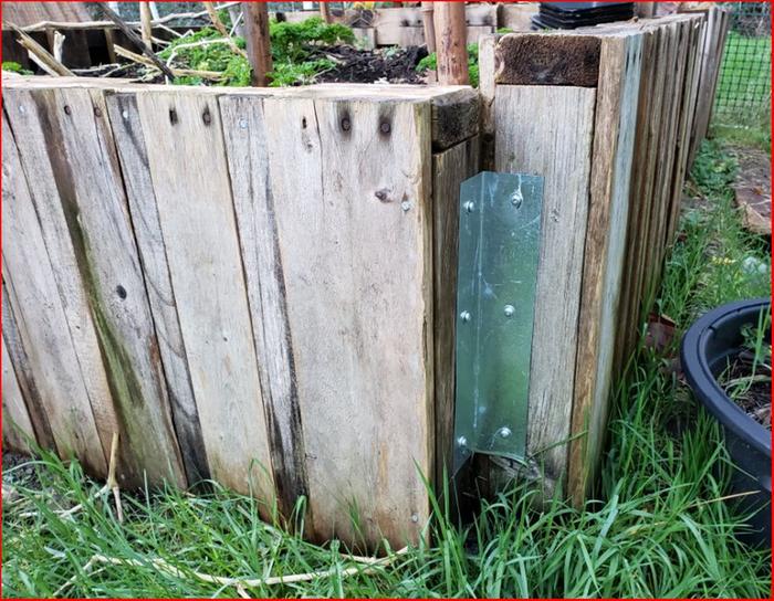 This bracket was a scrap of sheet metal, but for a recent larger bed, I made brackets out of aluminium "L" material.