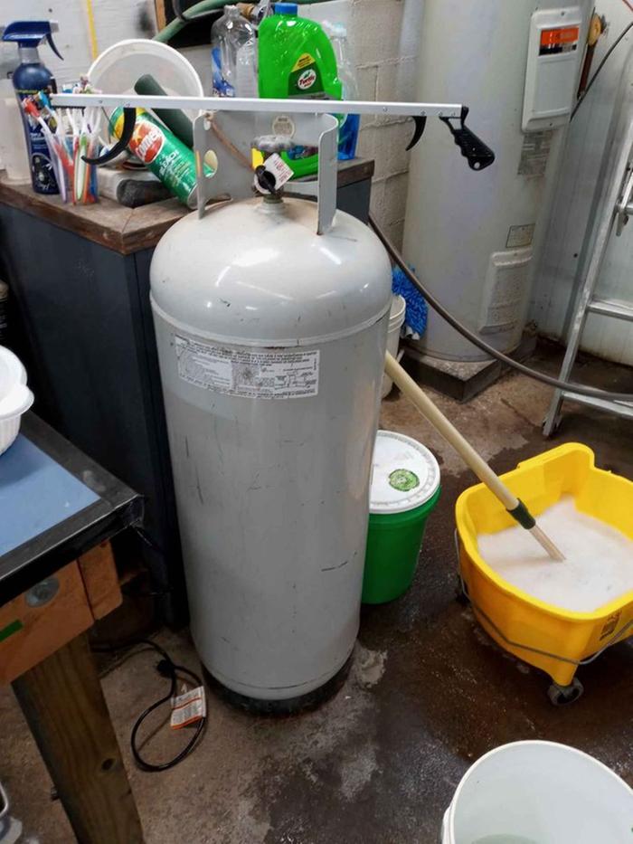 [Thumbnail for propane-tank.jpg]