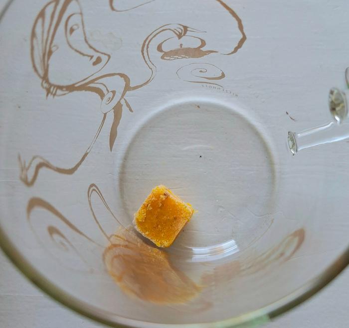 ginger and turmeric tea cube