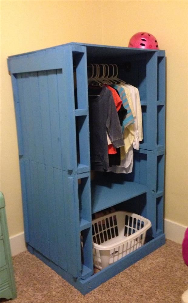 Simple Pallet Wardrobe you could make as wide as you needed with more pallets