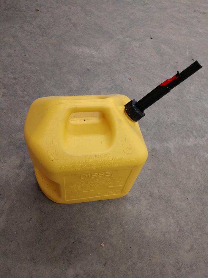 Portable fuel tank with original crappy filling neck