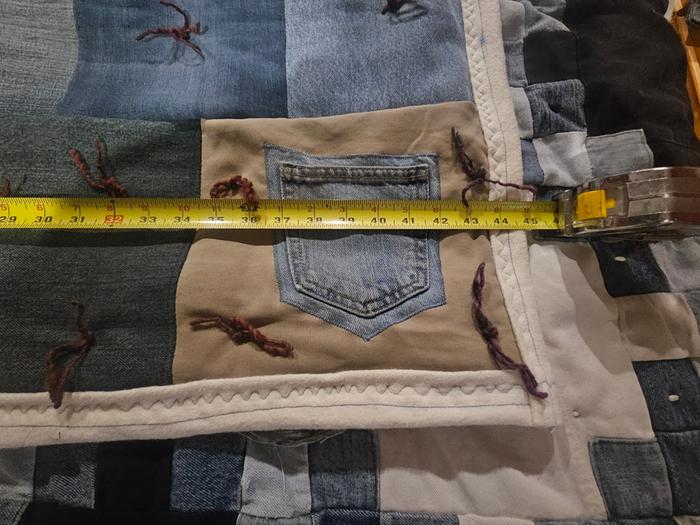 Up close of quilt width, over 30 inches 