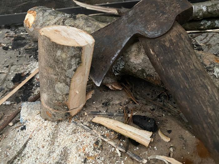 This is peeling the mallet head with a hatchet. I had previously sawn it to shape with a bow saw. 