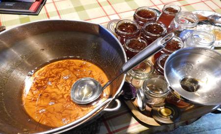 marmalade in sterilsed jars