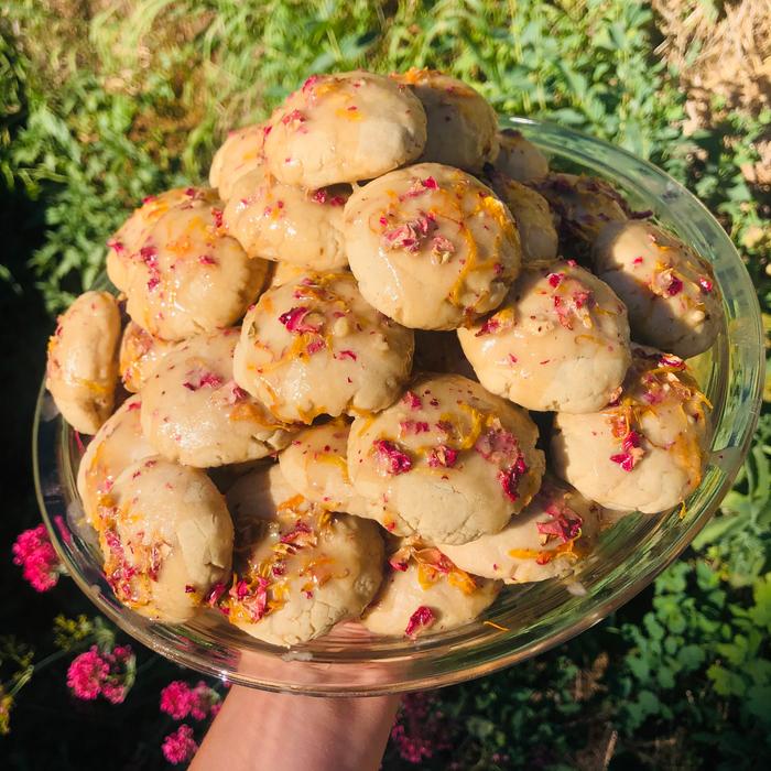 Some delicious lemon ginger shortbread cookies I made 🌈 