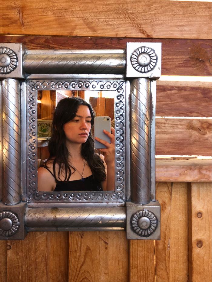 A shameless selfie inside the willow bank bc of the very cute mirror and bc I rarely show my face to you all 