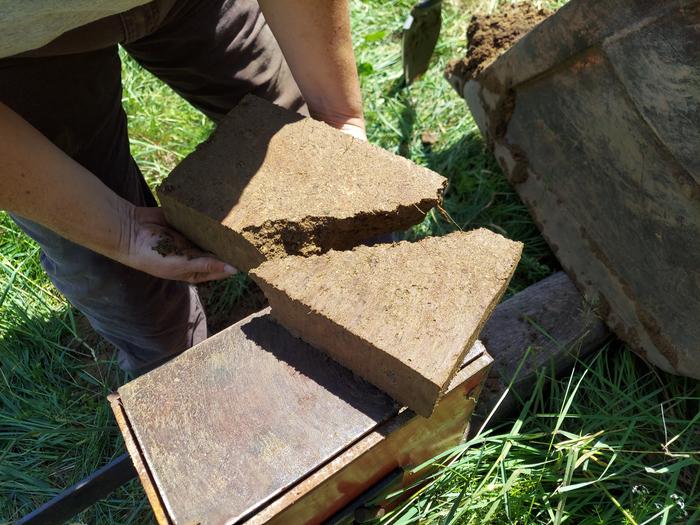 The block could not be picked up from the press by the ends