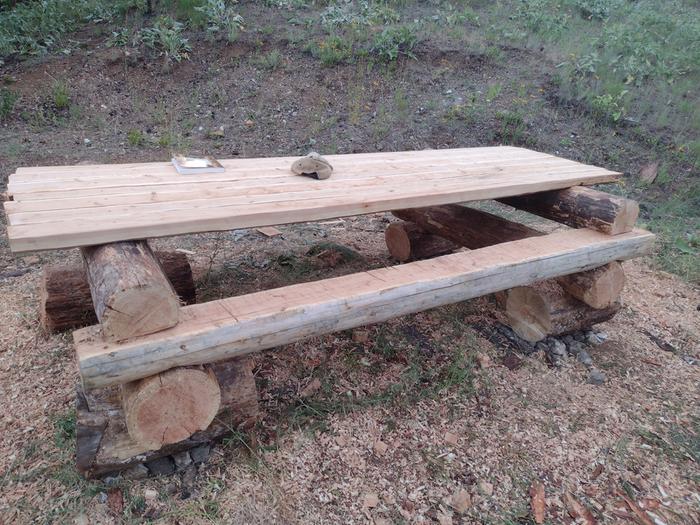 assembled-round-wood-table-joinery