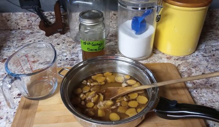 [Thumbnail for 2-Ginger-decoction-with-ginger-with-sugar-in-pan.jpg]