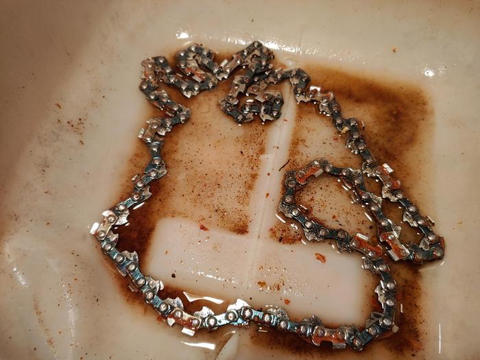 [Thumbnail for chain-cleaning.jpg]