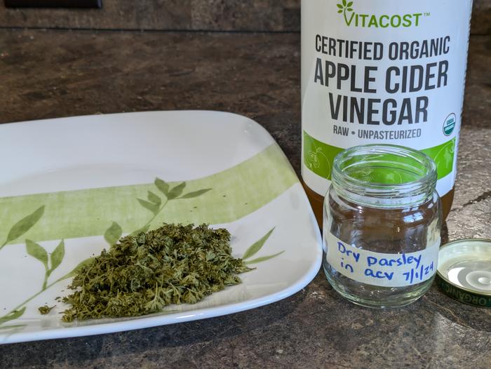 Ingredients - Crumbled parsley and apple cider vinegar