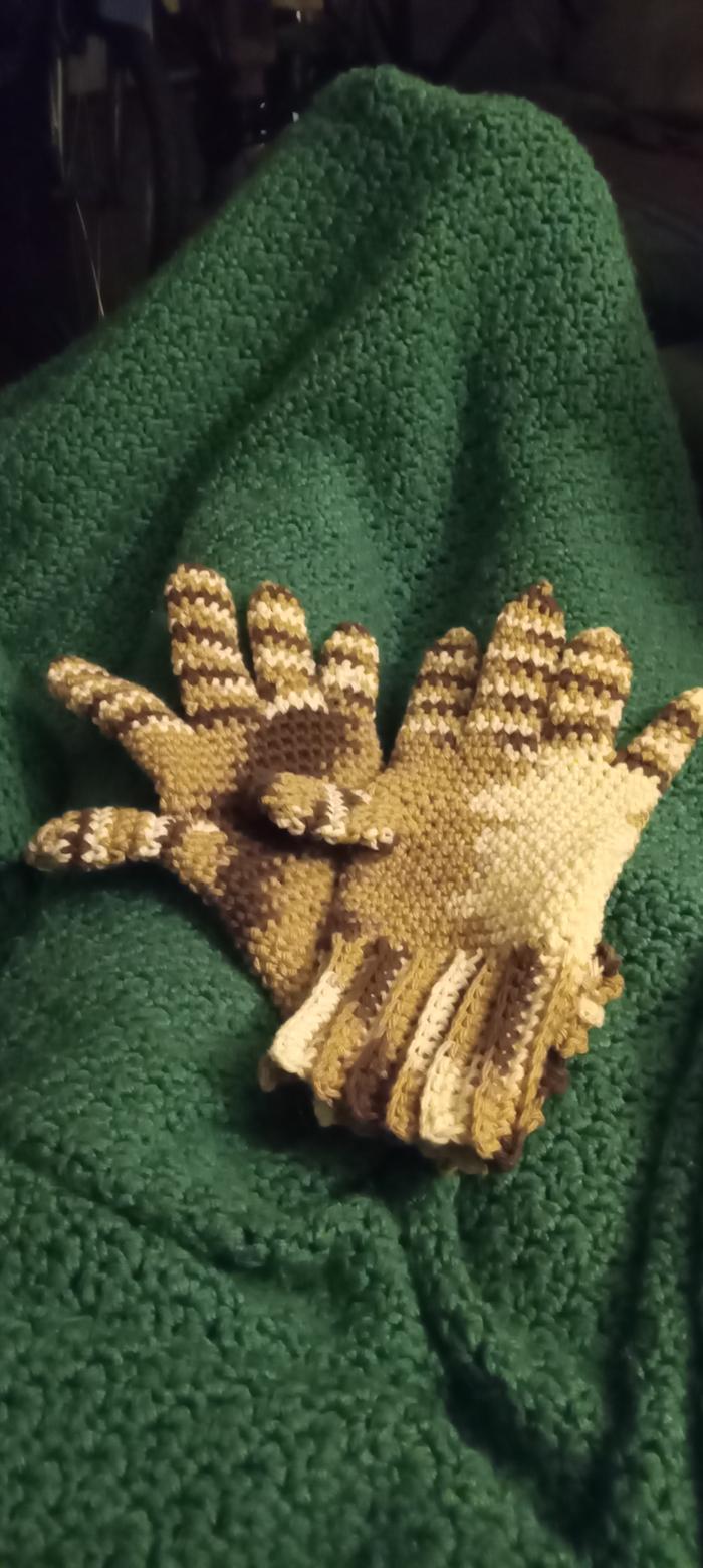 [Thumbnail for 7-Set-of-gloves.jpg]