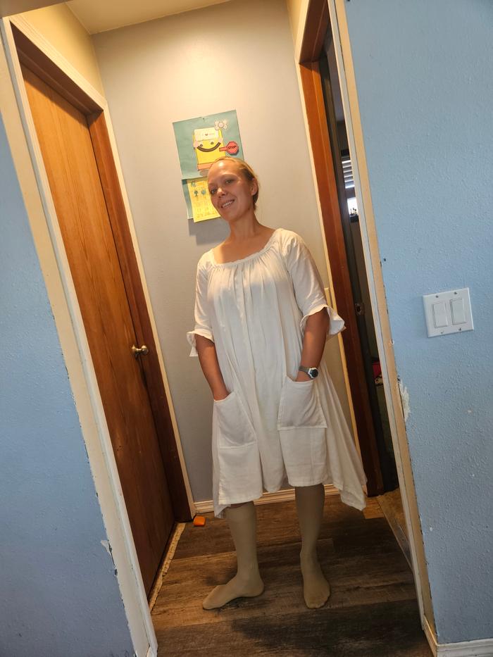 it fits nicely, just below my knees