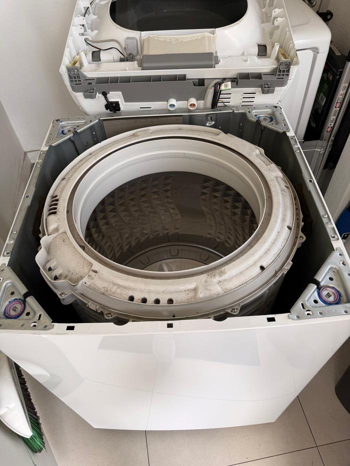 All rods reinstalled with extra goop at the top to help with motion dampening 