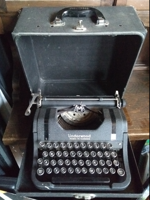 Antique Underwood Portable Typewriter c.1920s?