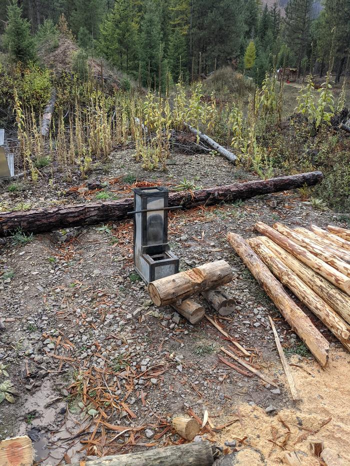 I won't lie, I'm not into playing with cob when it and the ambient temps are 40° +- 10° but we've got a schedule. A simple jtube at the worksite to warm up the cob and the person working with it. 