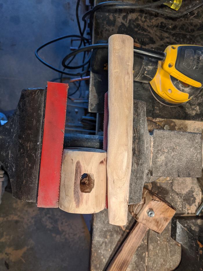 because I decided to keep this hammer synergetic I wanted a radial/rounded handle to go with the mallet head. 