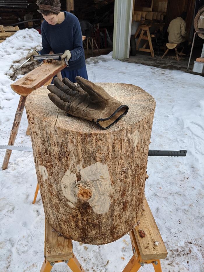 unfortunately the stump was too wet, frozen, green and knotted to justify spending all my time on it with manual tools. - 'to be continued' 