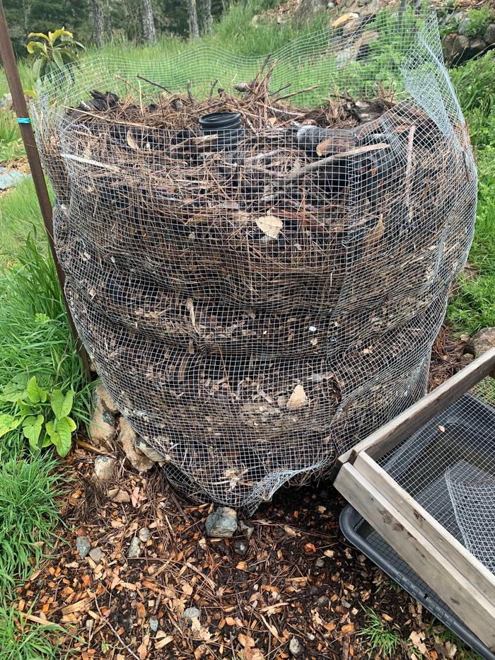 The black perforated drainage tile pipe chimney, with another horizontal at the bottom (my mod on J-S model) could be replaced with woven branches. Gap in the bottom allows for harvest of the first finished material, which is great for compost teas.