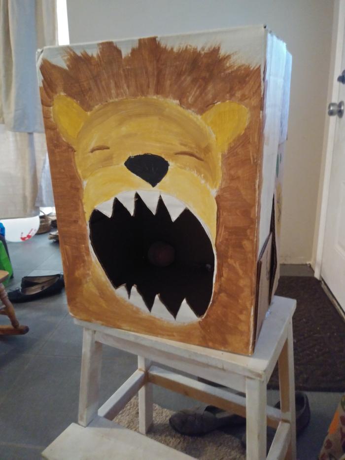 Cardboard lion toy box