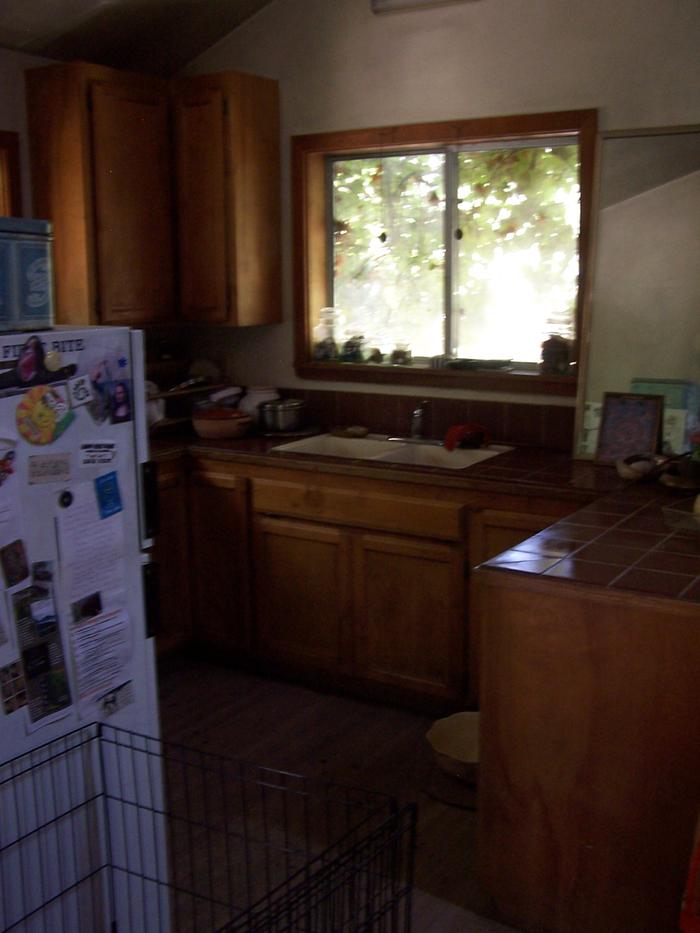 [Thumbnail for Kitchen.JPG]