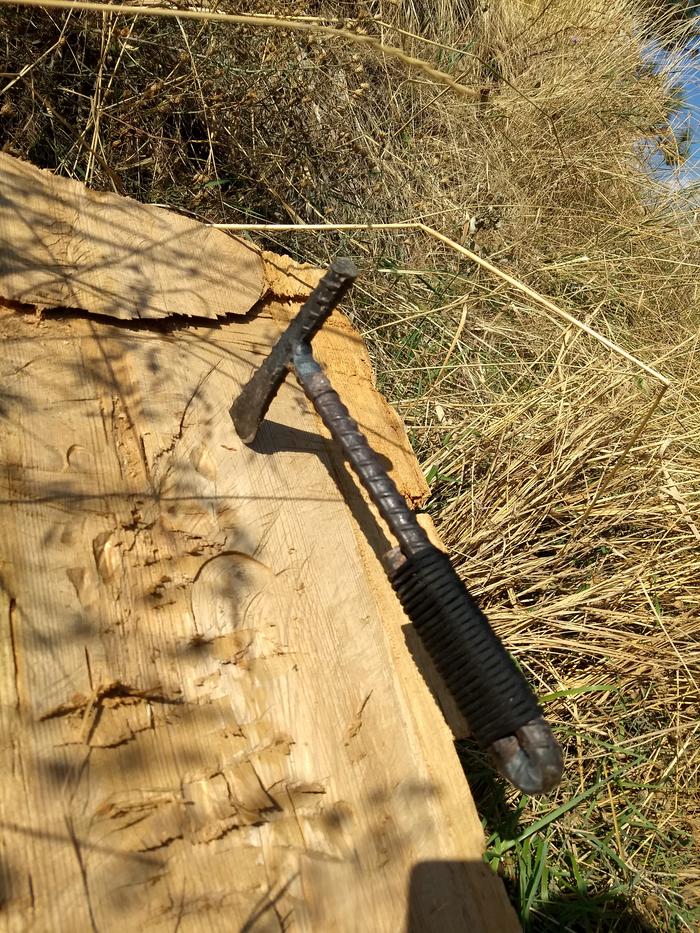 Forged and welded tomahawk