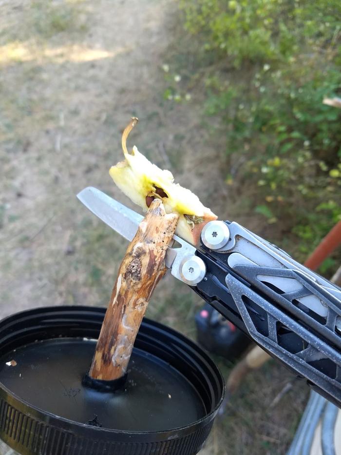 Using knife as a wedge to pinch the bait on better